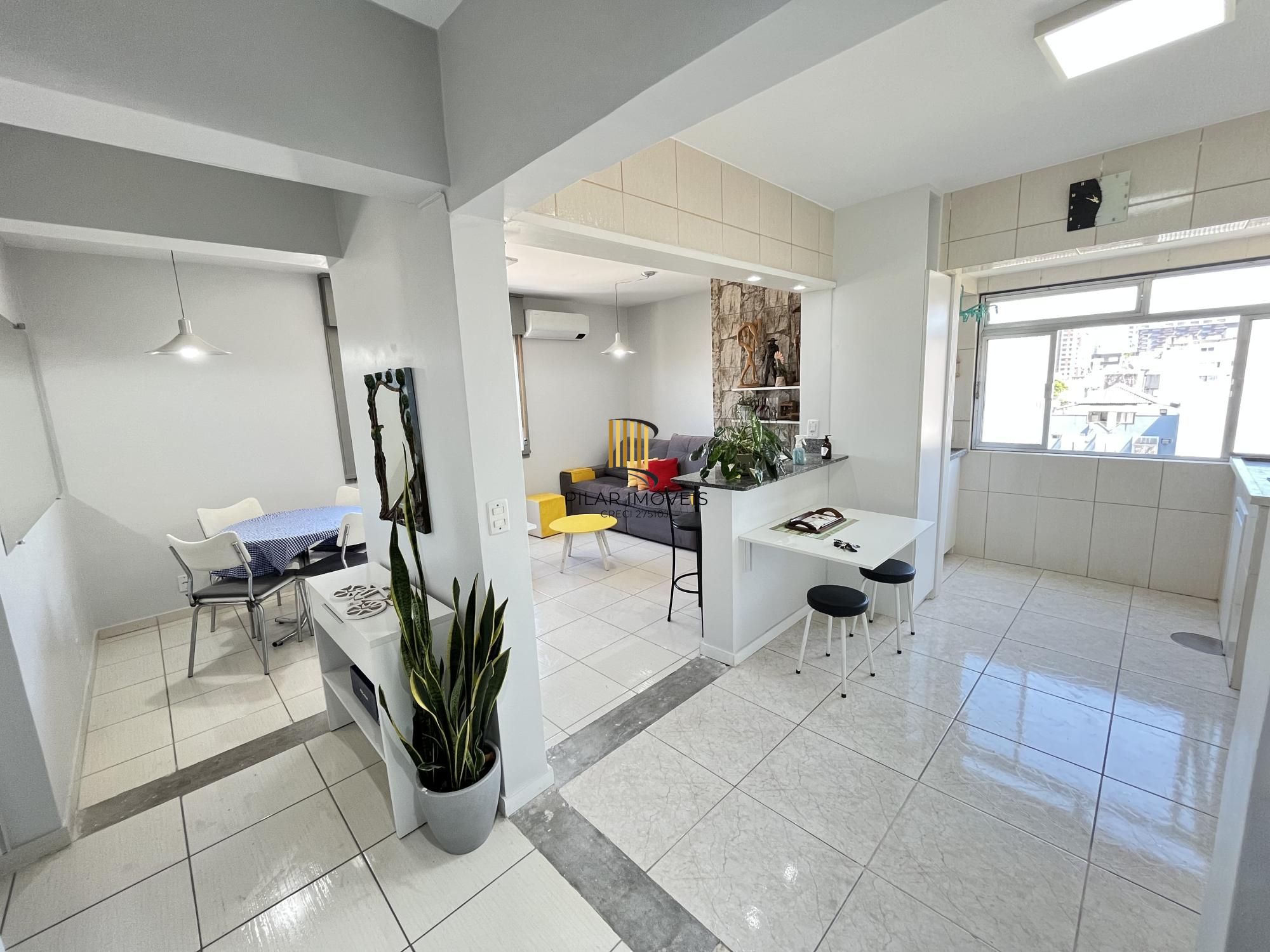 Apartamento de 2 quartos, suíte e 1 vaga de garagem no bairro Farroupilha em POA