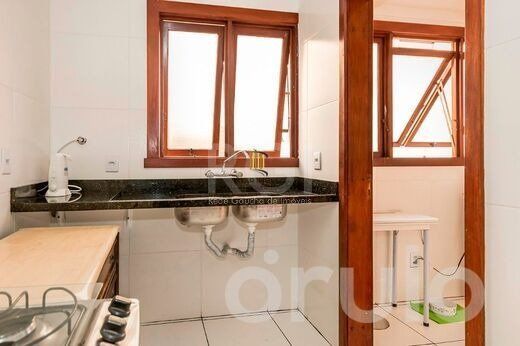 Cobertura para Venda - 244m², 3 dormitórios, sendo 1 suites, 2 vagas - Petrópolis