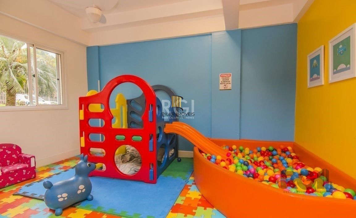 Apartamento de três dormitórios, suíte e uma vaga de garagem no bairro Jardim Carvalho em Porto Alegre.
