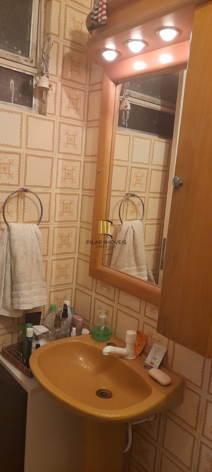 Apartamento com 1 dormitório, 1 vaga, bairro Floresta.