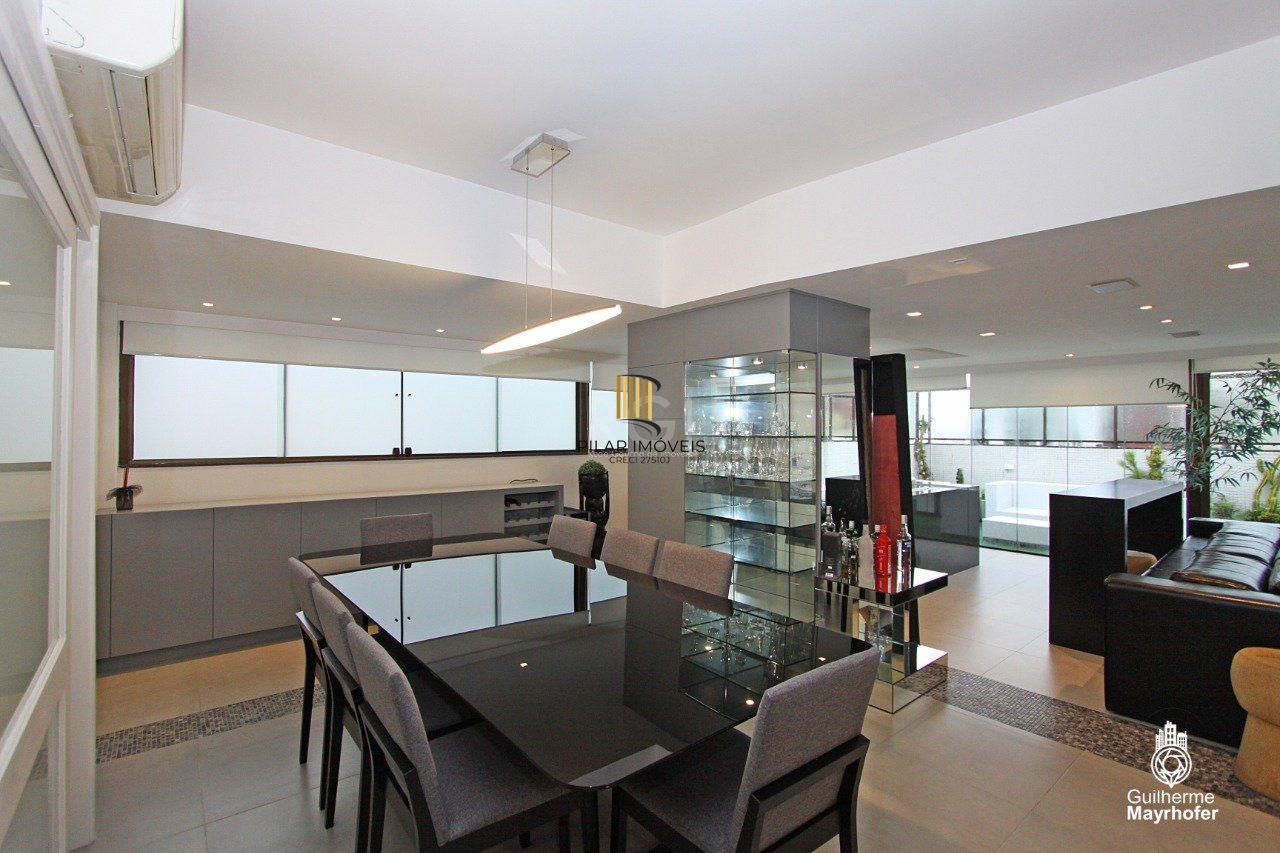 Cobertura para Venda - 327m², 3 dormitórios, sendo 3 suites, 5 vagas - Petrópolis