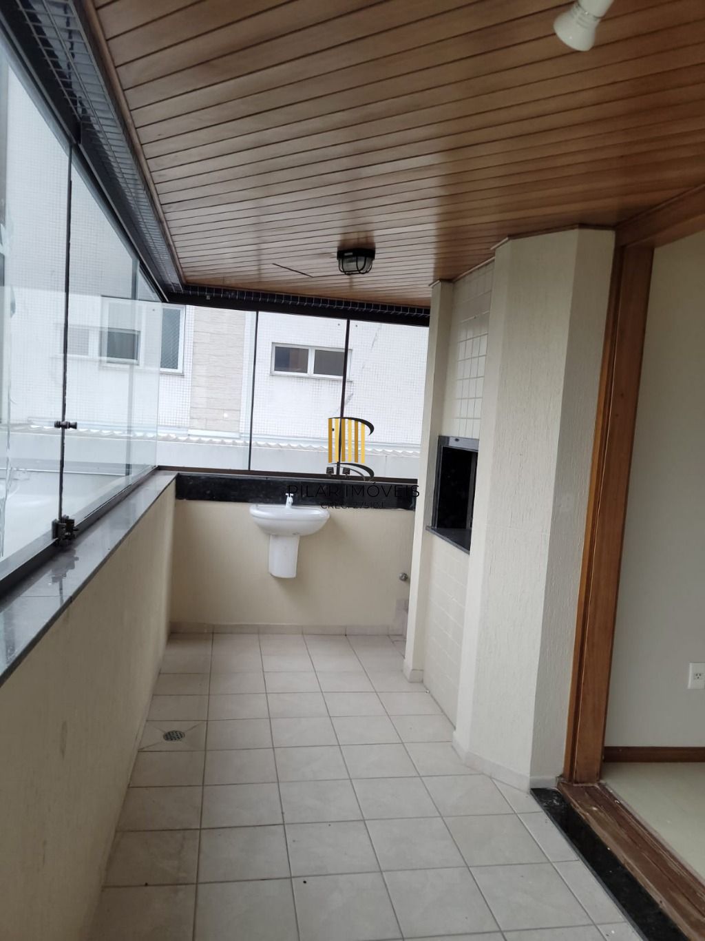 Apartamento de 3 quartos, suíte e 2 vagas de garagem no bairro Petrópolis em POA