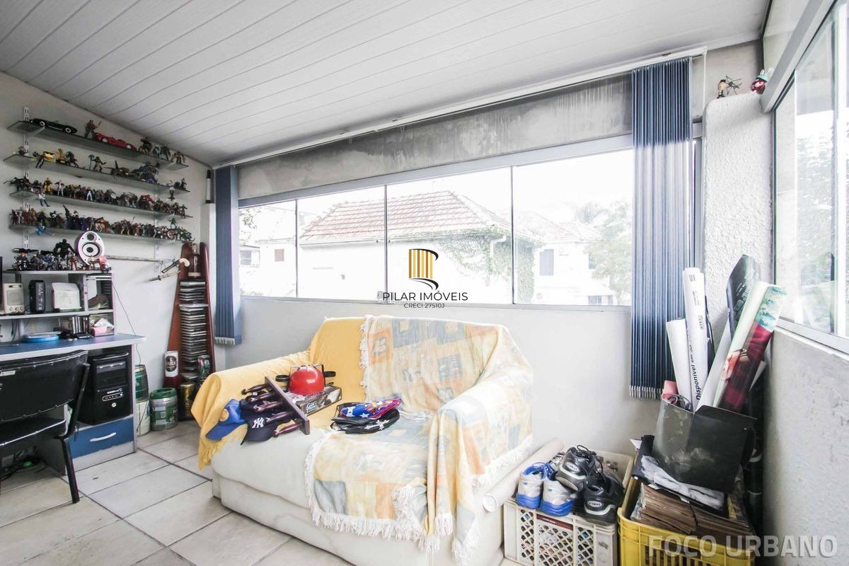 Casa para Venda - 250m², 4 dormitórios, 2 vagas - Petrópolis