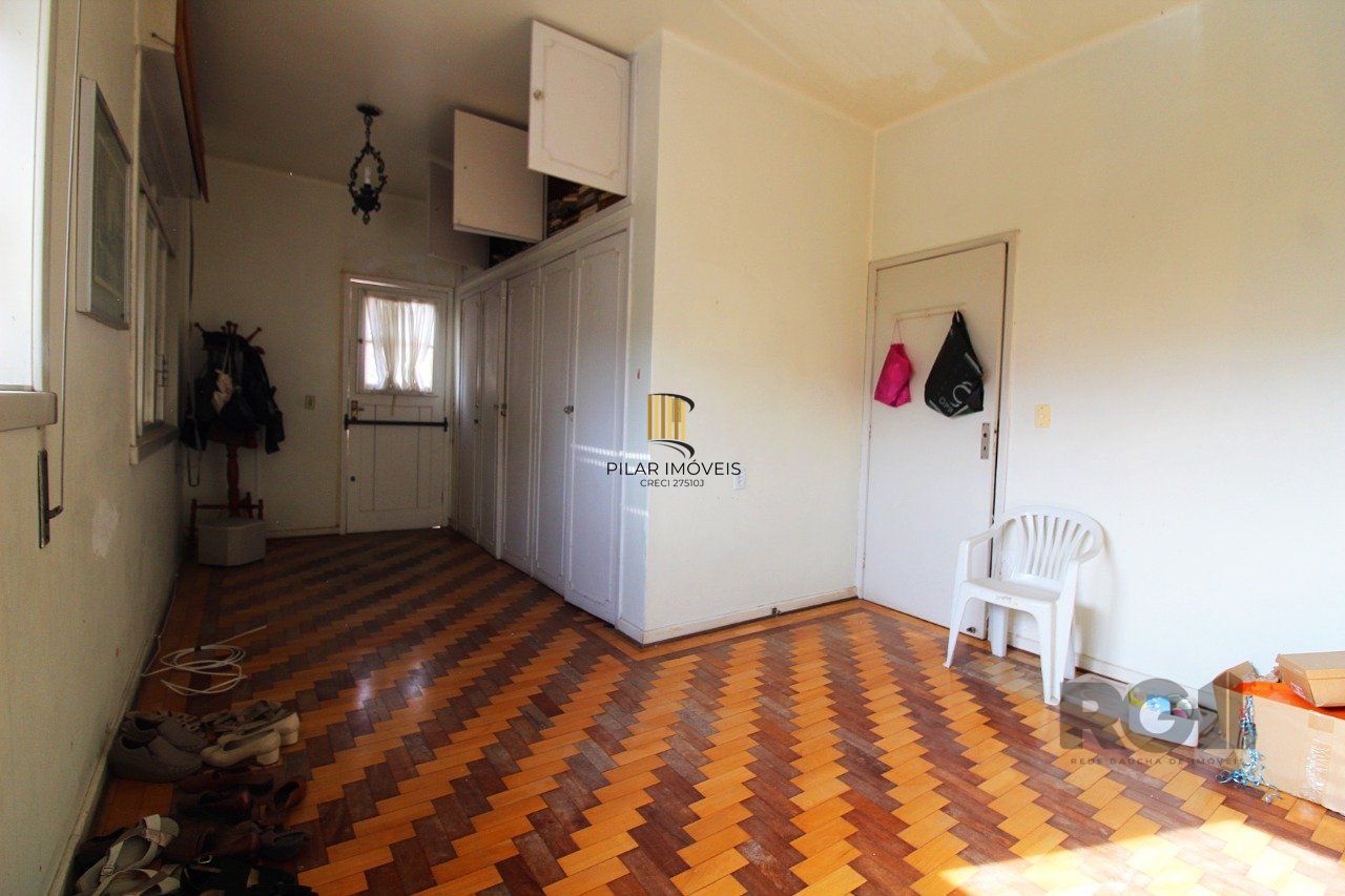 Casa à venda 4 quartos (dormitórios), suíte, 3 vagas - Partenon, Porto Alegre