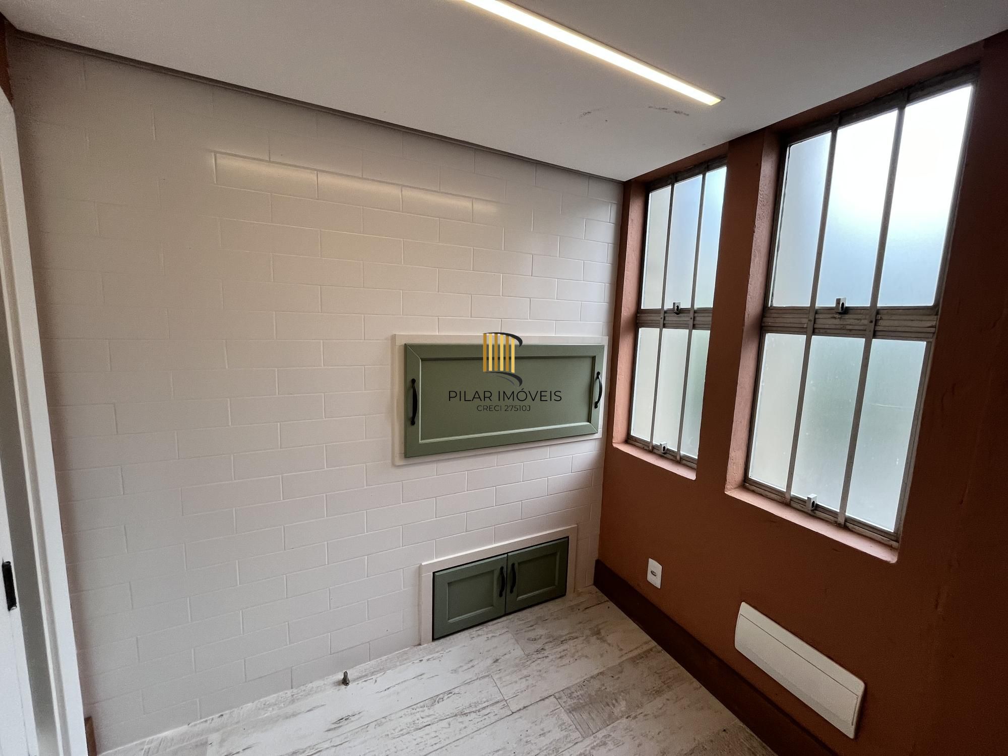 Apartamento de 4 quartos, suíte, amplo closet, dependência e 2 vagas de garagem