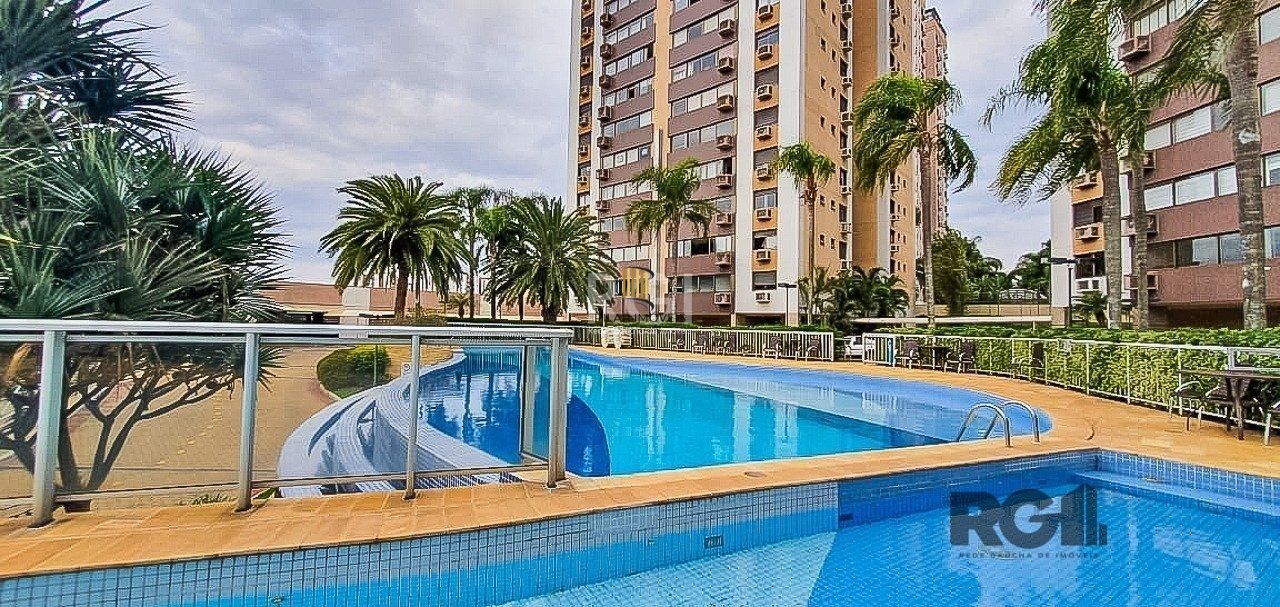 Apartamento de três dormitórios, suíte e duas vagas de garagem no bairro Higienópolis em Porto Alegre.