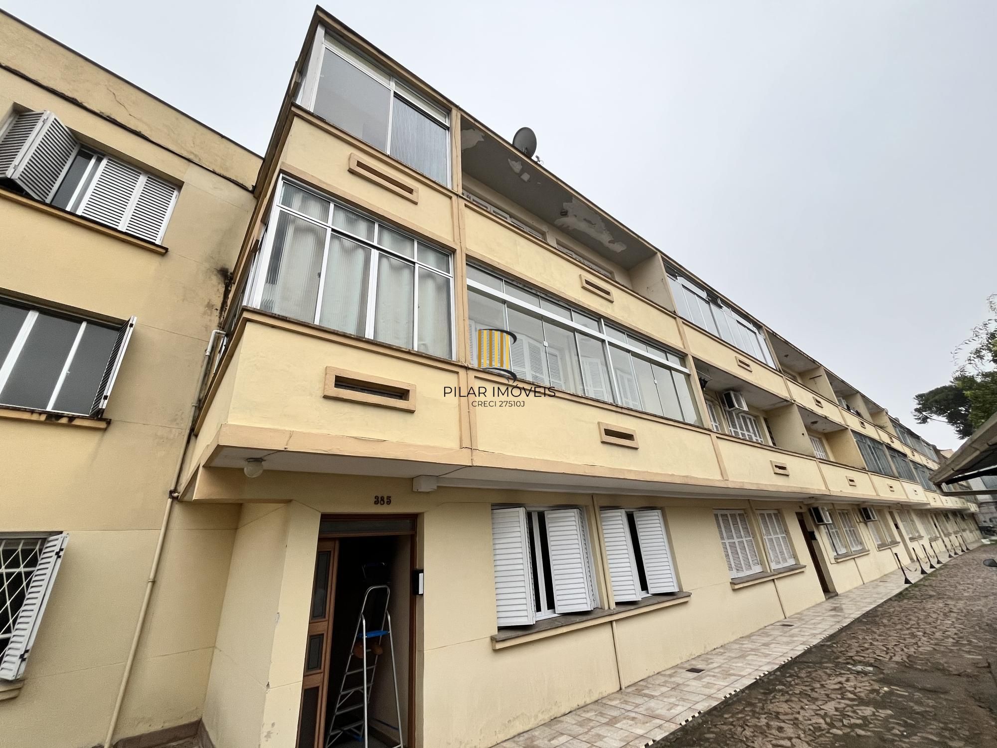 Apartamento desocupado de 1 dormitório, no bairro Azenha em Porto Alegre