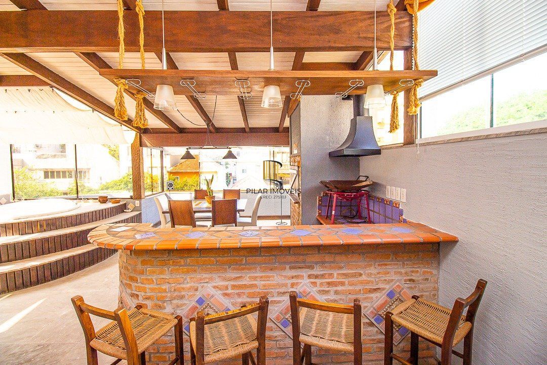 Cobertura para Venda - 116.36m², 2 dormitórios, sendo 1 suites, 1 vaga - Petrópolis