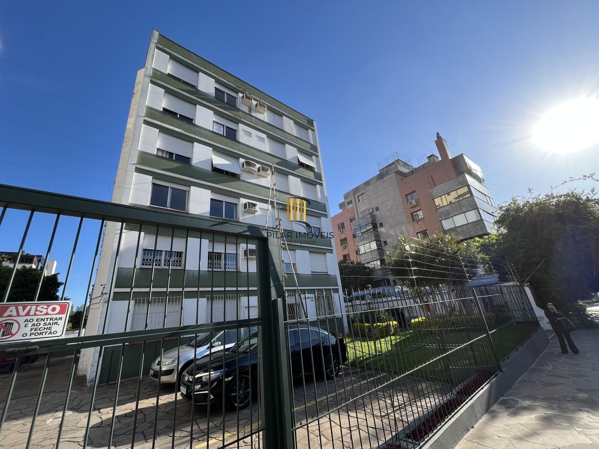 Apartamento de 2 quartos, suíte e 1 vaga de garagem Menino Deus em Porto Alegre