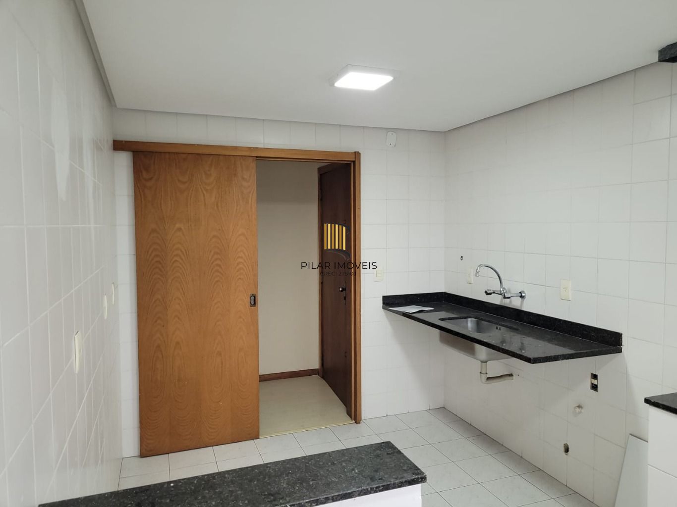 Apartamento de 3 quartos, suíte e 2 vagas de garagem no bairro Petrópolis em POA