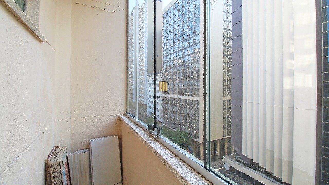 Excelente apartamento de 1 (um) quarto no bairro Centro, da cidade de Porto Alegre , na Av. Borges de Medeiros, 652 . Apartamento amplo e muito bem localizado, em localização nobre na Av. Borges d