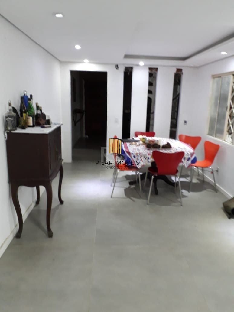 Casa para Venda - 230.45m², 4 dormitórios, sendo 1 suites, 3 vagas - Ponta Grossa