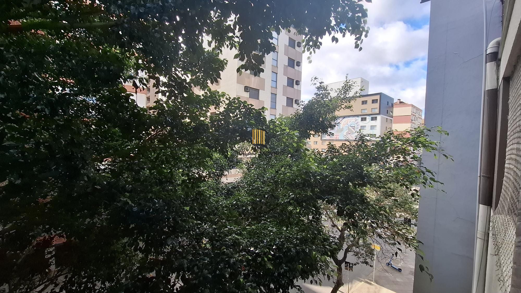 Apartamento 1 dormitório de frente na Lima e Silva próximo à André da Rocha