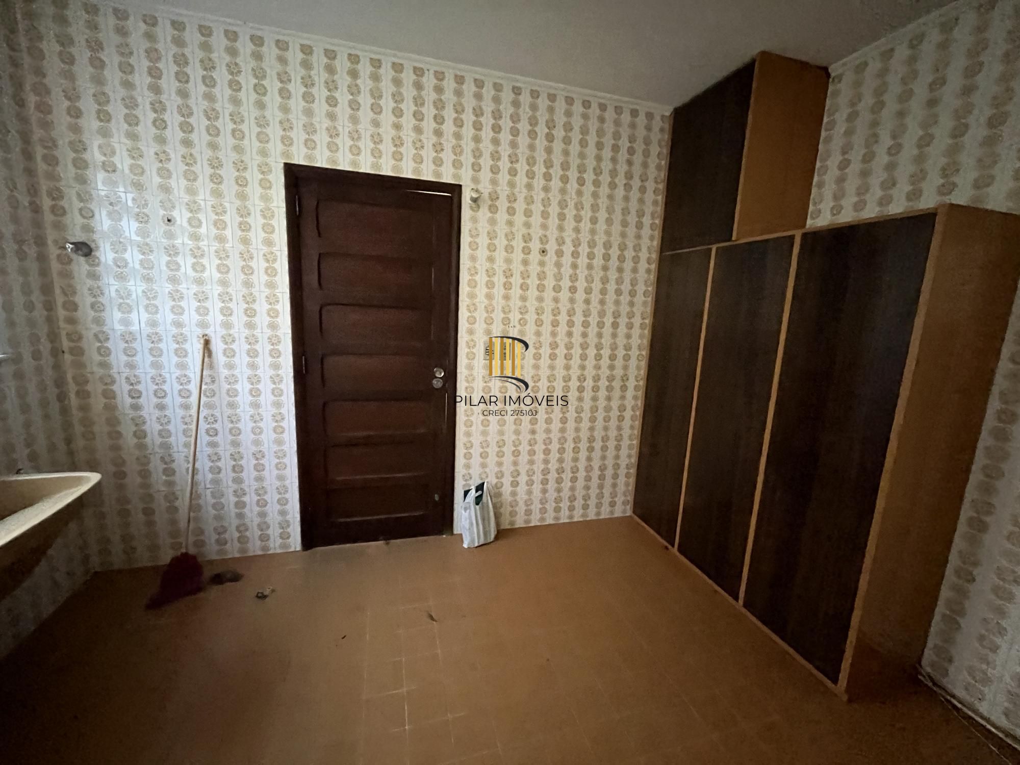 Casa de 4 quartos, 2 suítes e 2 vagas de garagem no bairro Boa Vista em POA