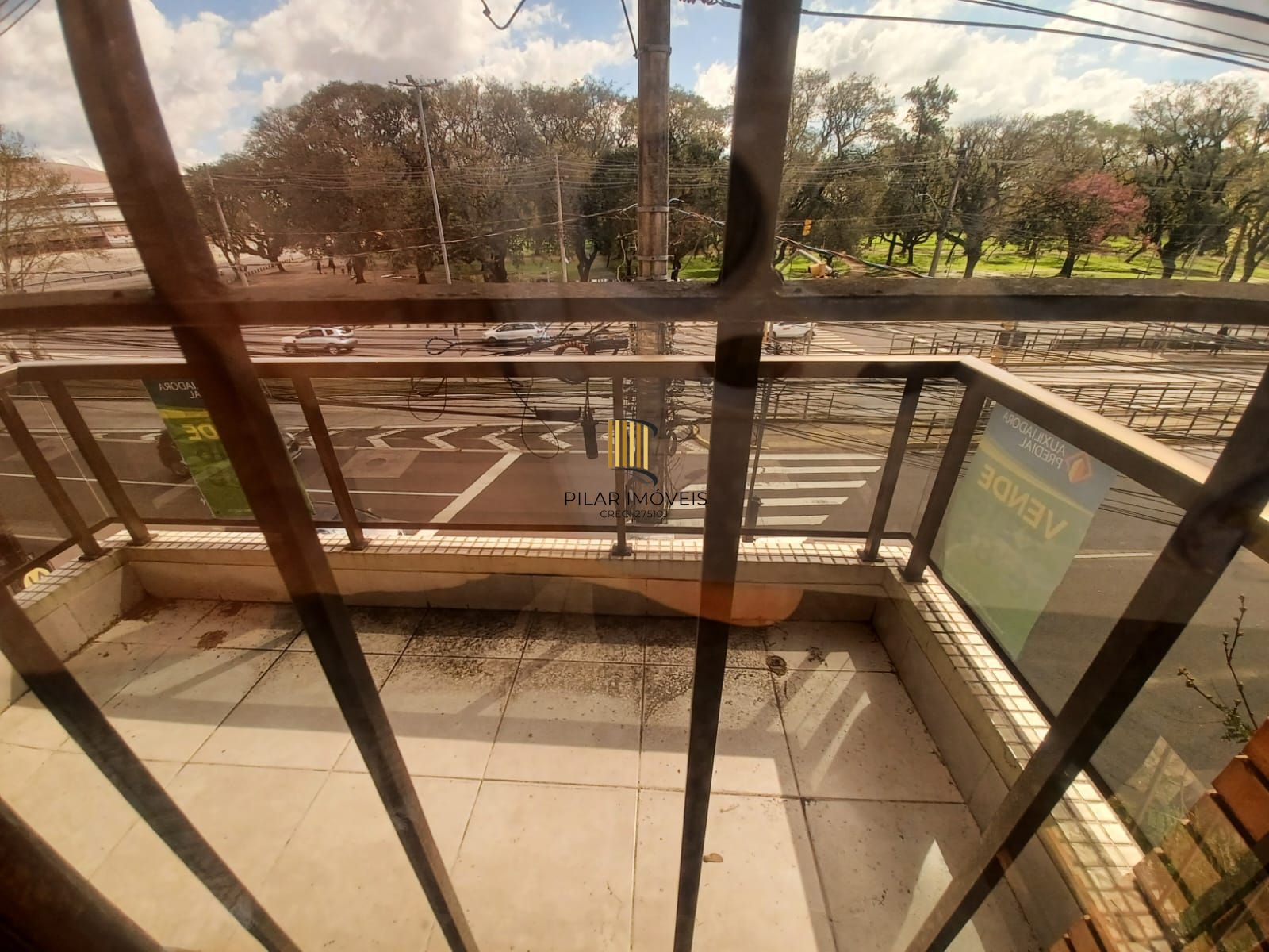 Apartamento de 2 dormitórios lavabo living amplo com sacada  de frente edificio com elevador
