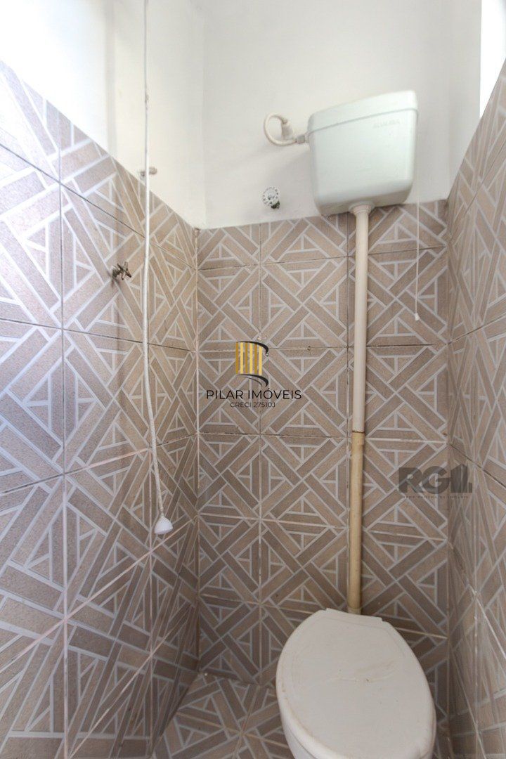 Apartamento de dois quartos e dois banheiros no bairro Rio Branco em Porto Alegre.