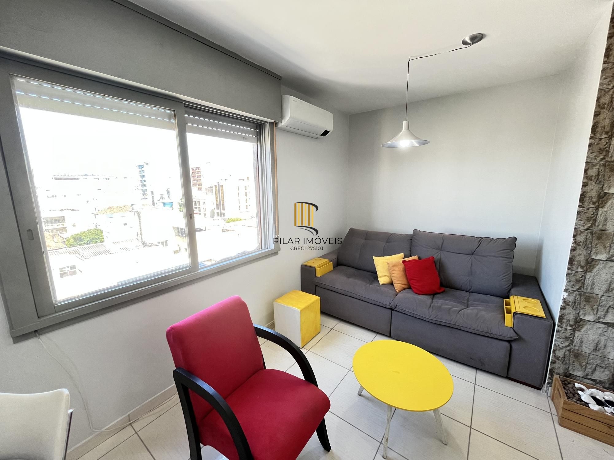 Apartamento de 2 quartos, suíte e 1 vaga de garagem no bairro Farroupilha em POA