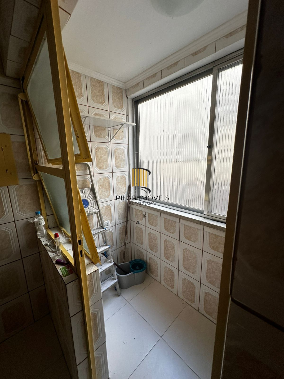Apartamento de 2 quartos e 1 vaga de garagem no bairro Menino Deus em POA/RS