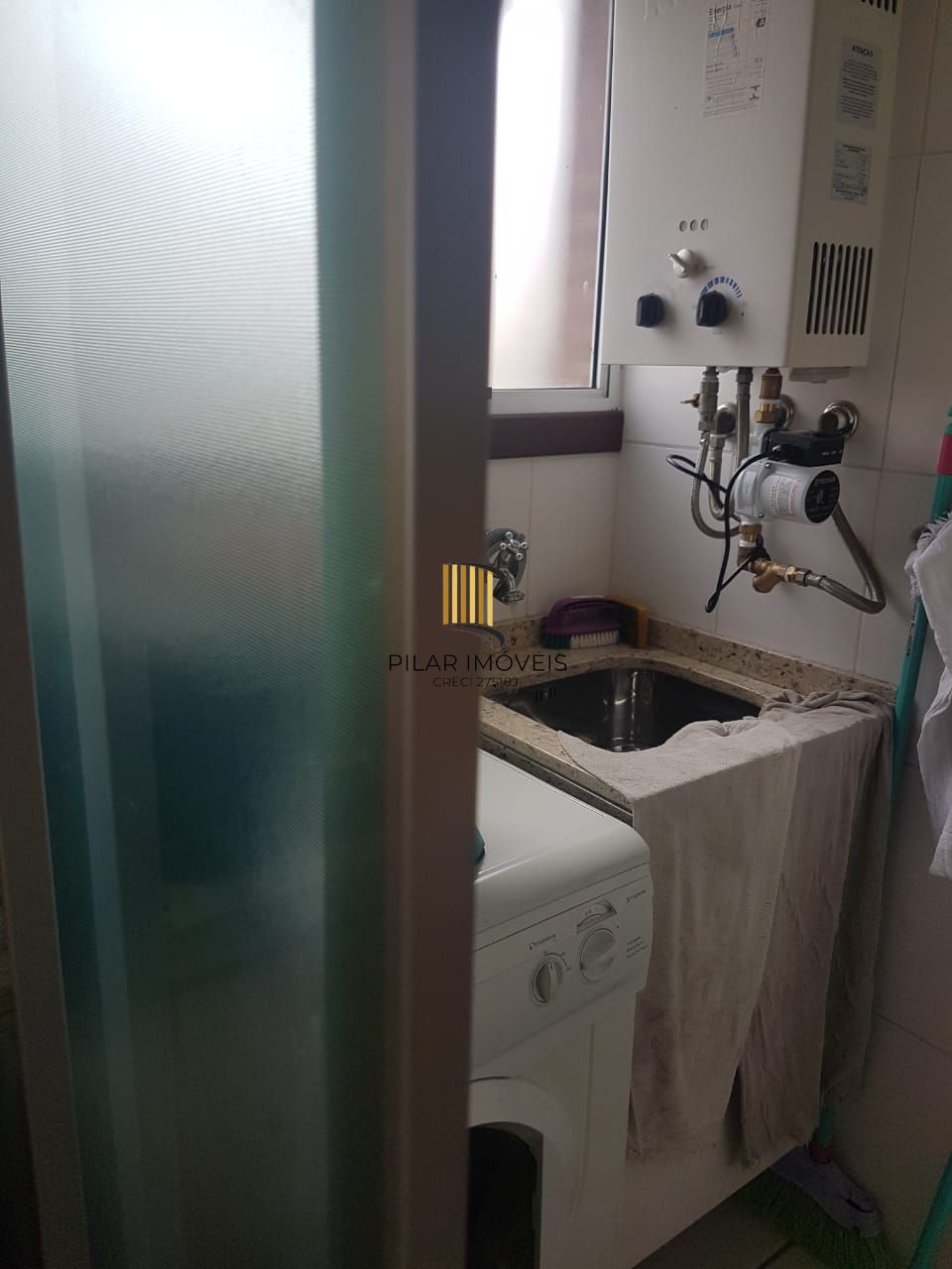 Apartamento de um quarto, suíte e uma vaga de garagem no bairro Mont´Serrat