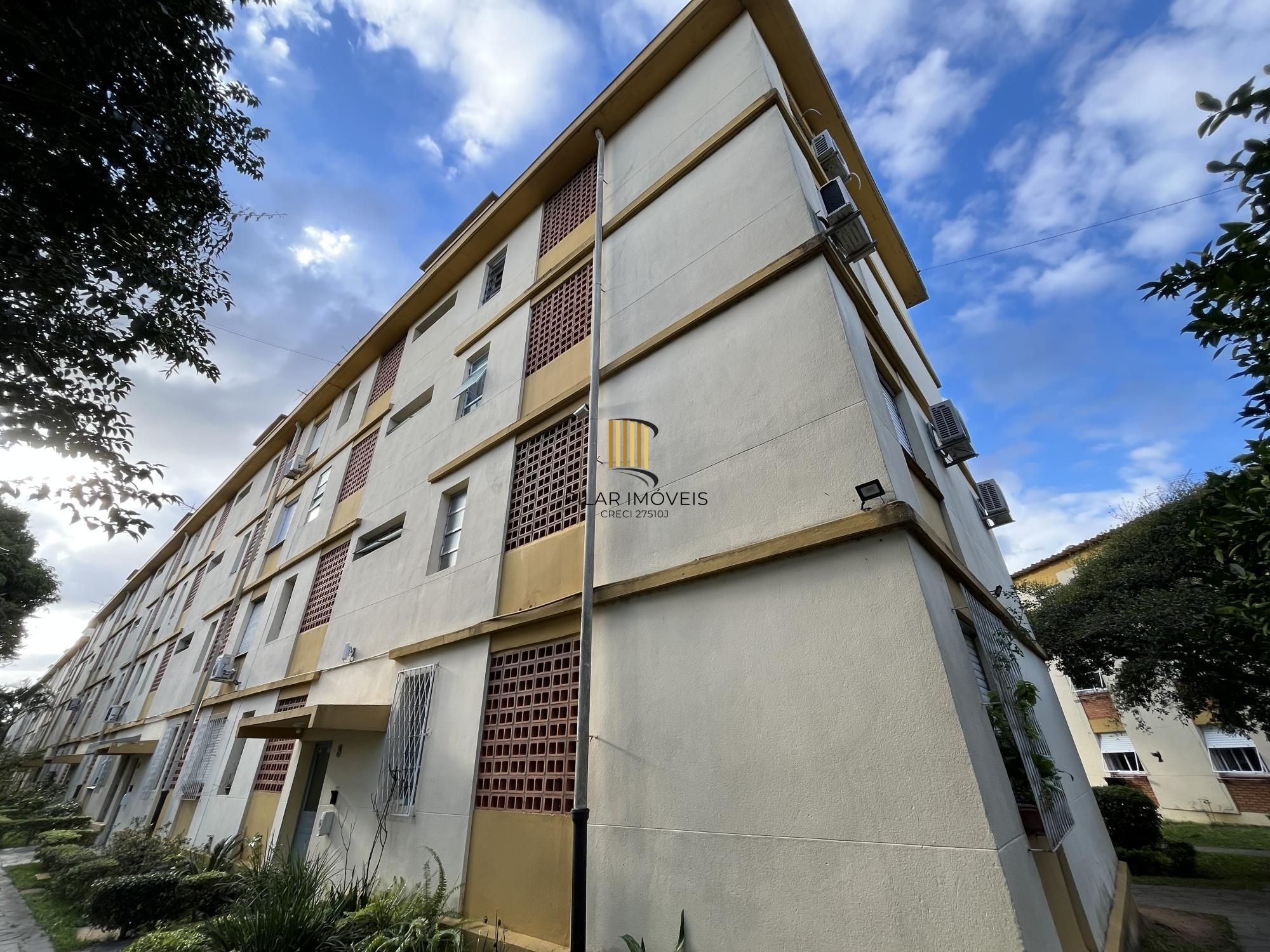 Apartamento de três dormitórios com vaga no Conjunto Residencial Roque Calage