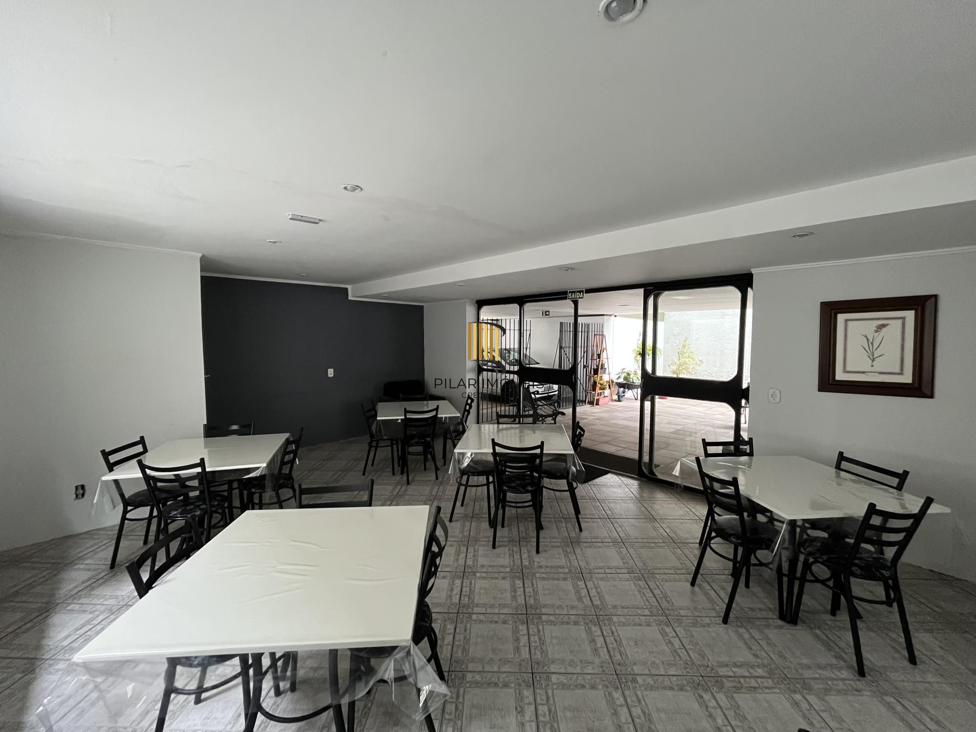 Apartamento de dois quartos com suíte no bairro Menino Deus em Porto Alegre