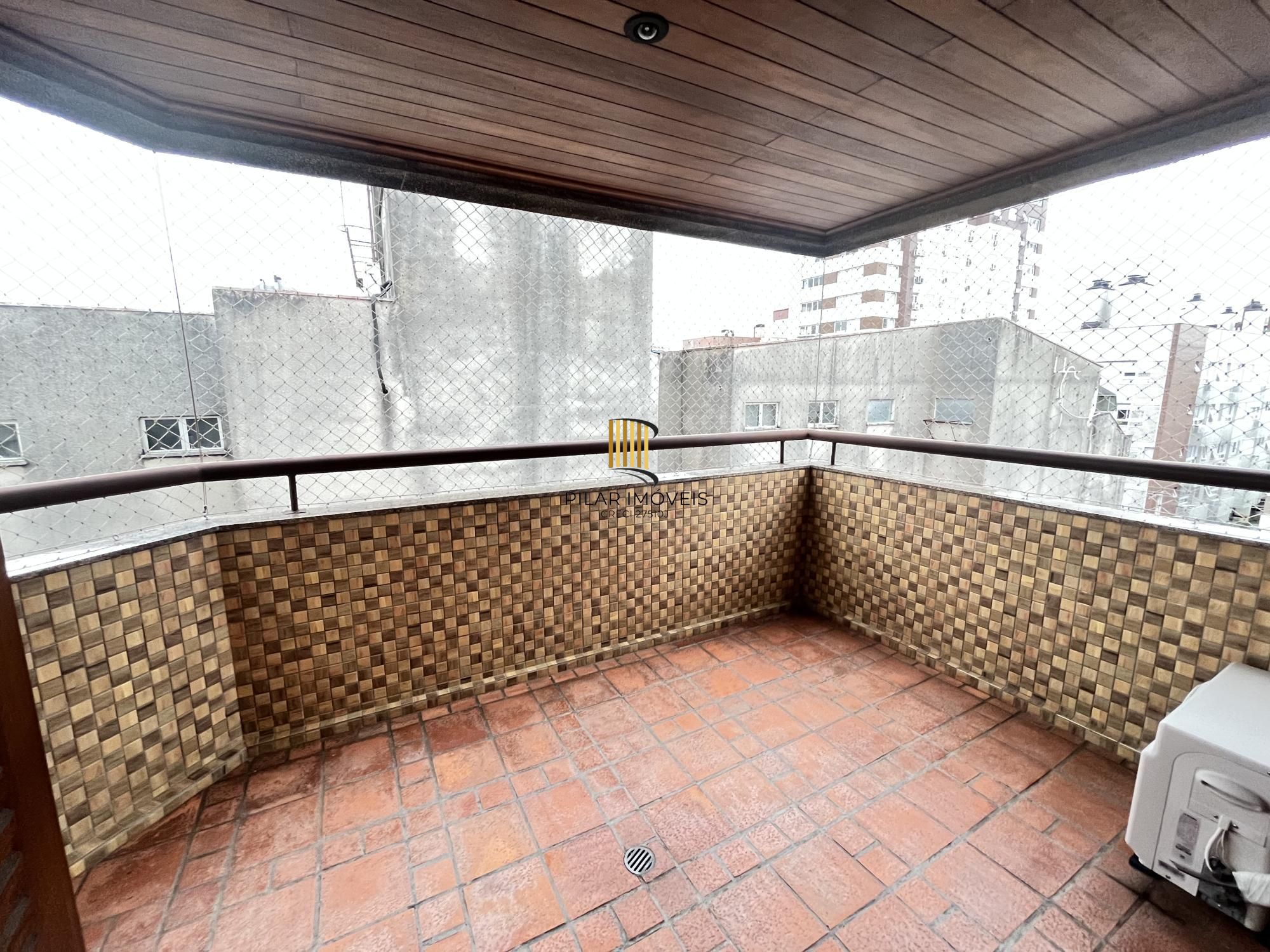 Apartamento de 3 quartos, 2 suítes, 1 americana e 2 vagas no bairro Farroupilha