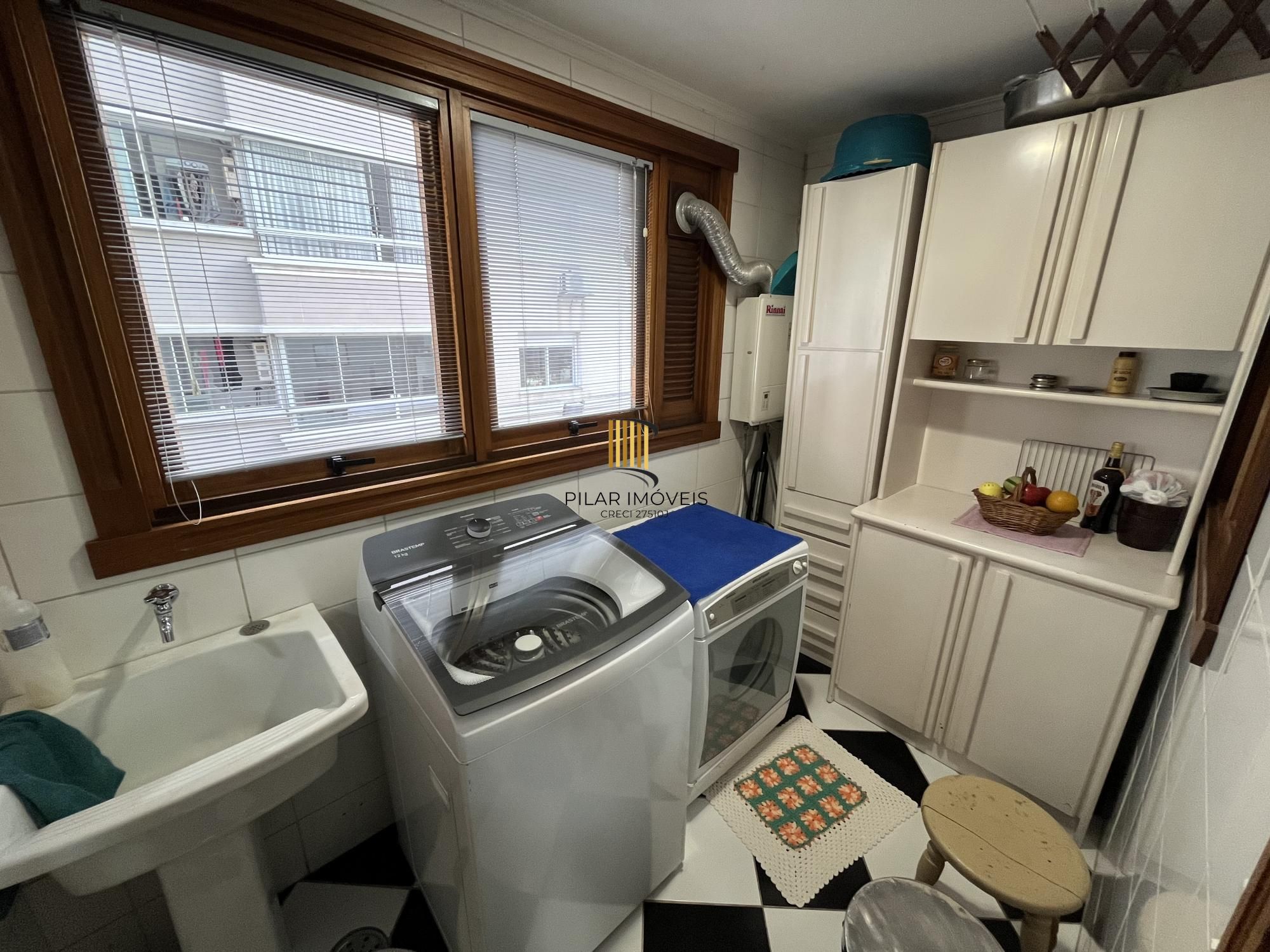 Apartamento de 3 quartos, suíte e 2 vagas de garagem no bairro Santana em POA