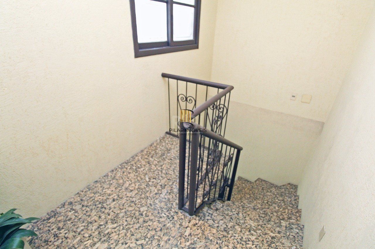 Casa para Venda - 464.5m², 3 dormitórios, sendo 1 suites, 3 vagas - Petrópolis