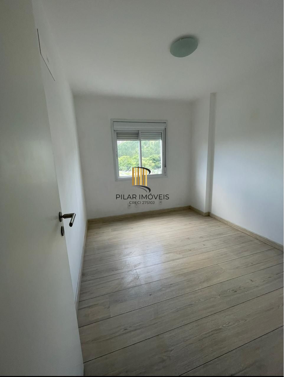 Apartamento de 3 quartos, suíte e 2 vagas de garagem no bairro Jardim Carvalho