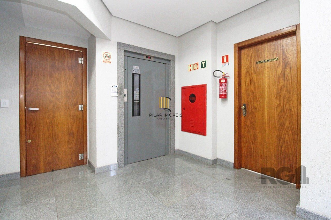 Apartamento de 3 dormitórios, suíte e 2 vagas de garagem no bairro Petrópolis em Porto Alegre