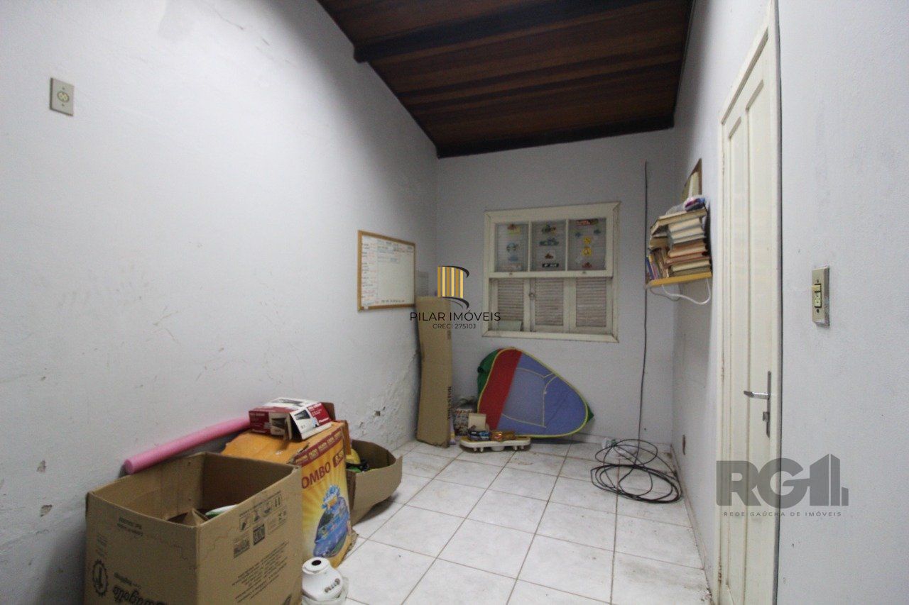 Casa à venda 4 quartos (dormitórios), suíte, 3 vagas - Partenon, Porto Alegre