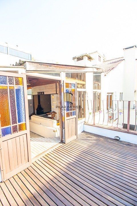 Cobertura para Venda - 116.36m², 2 dormitórios, sendo 1 suites, 1 vaga - Petrópolis
