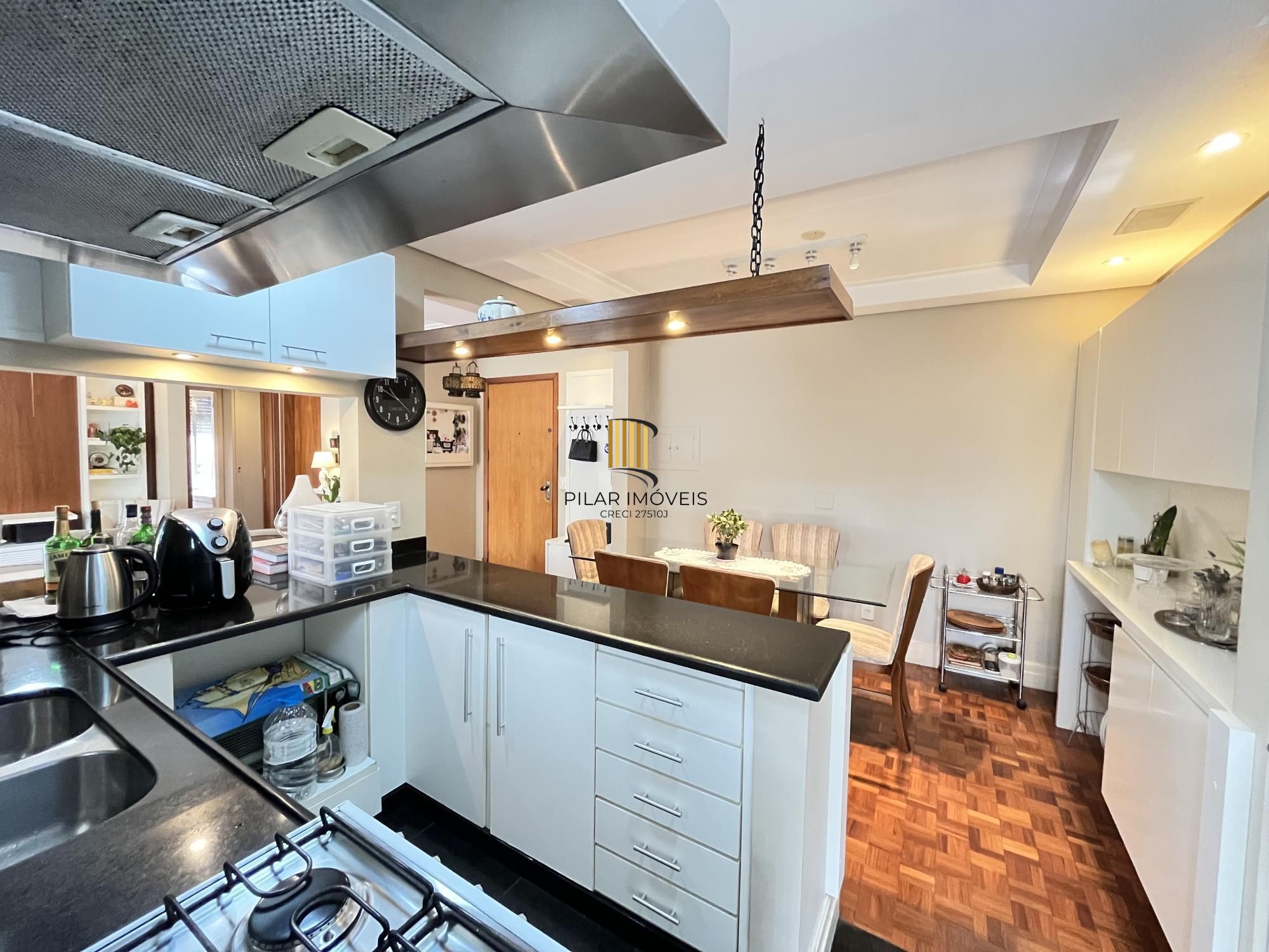 Apartamento de 2 quartos, suíte e 2 vagas de garagem no bairro Jardim Botânico.