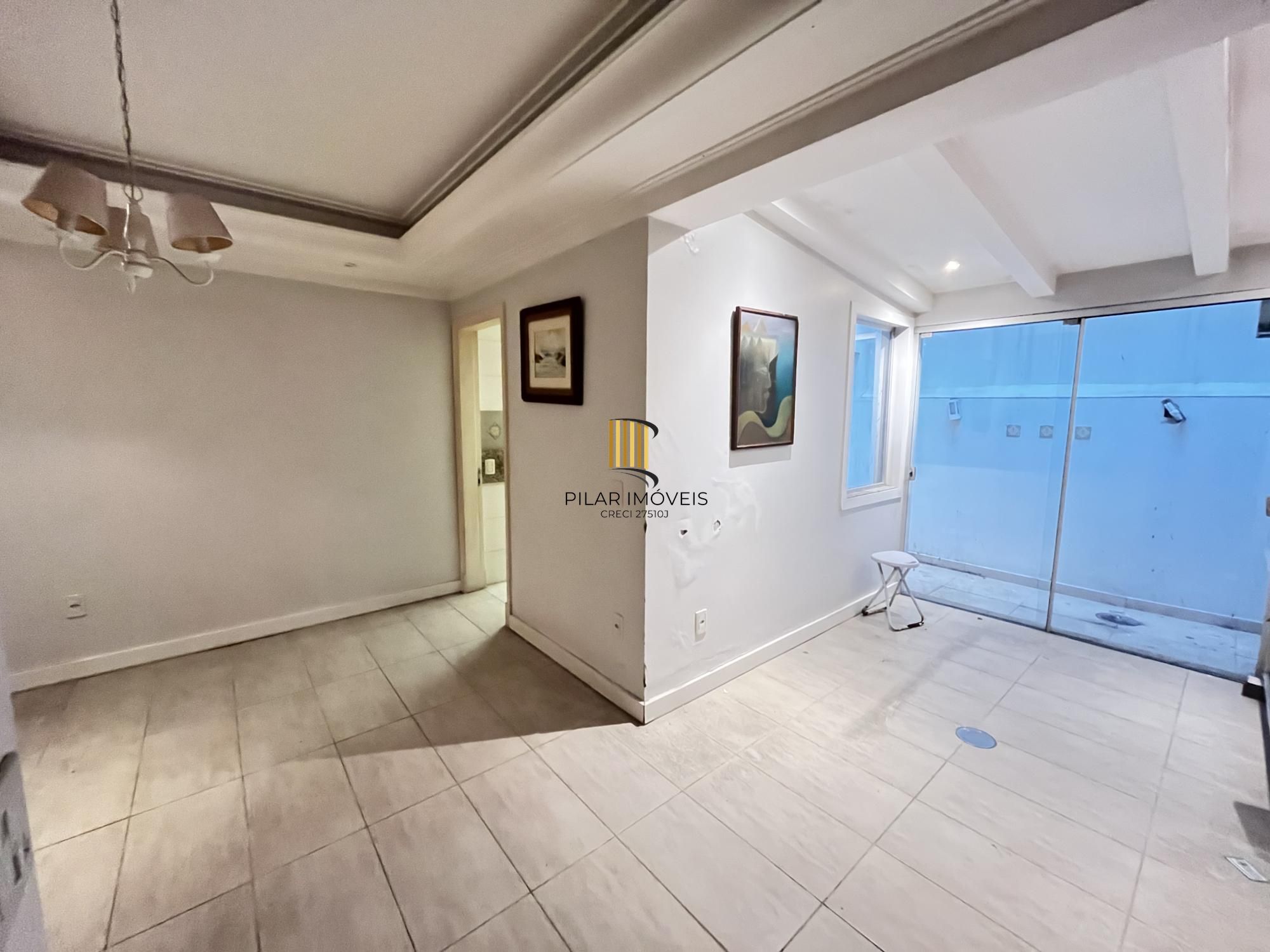 Apartamento de 2 quartos transformados em um no bairro Santa Cecília em POA/RS