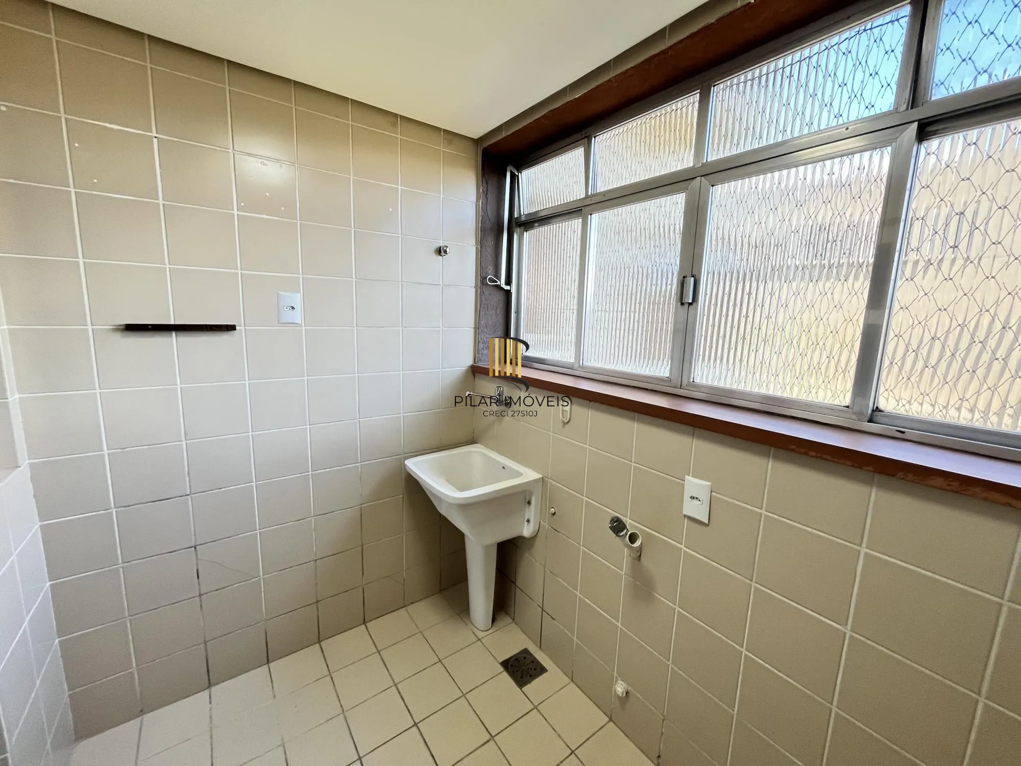 Apartamento de 3 quartos e 1 vaga de garagem no bairro Chácara da Pedras em POA