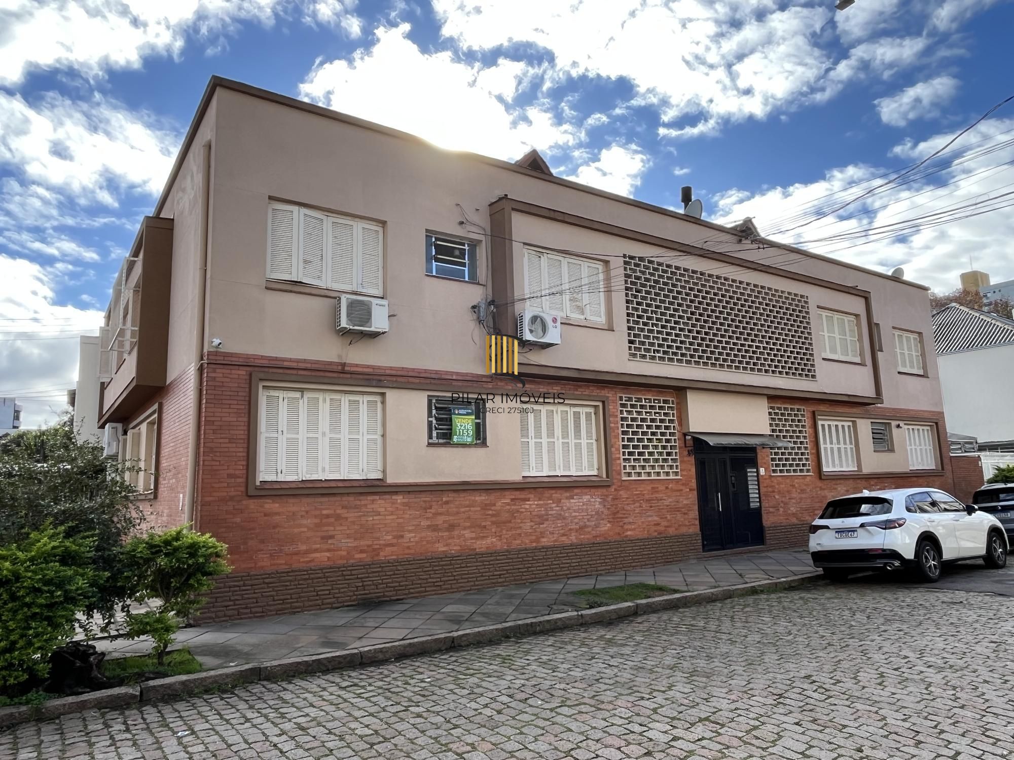Apartamento térreo de 2 quartos no bairro Menino Deus em Porto Alegre