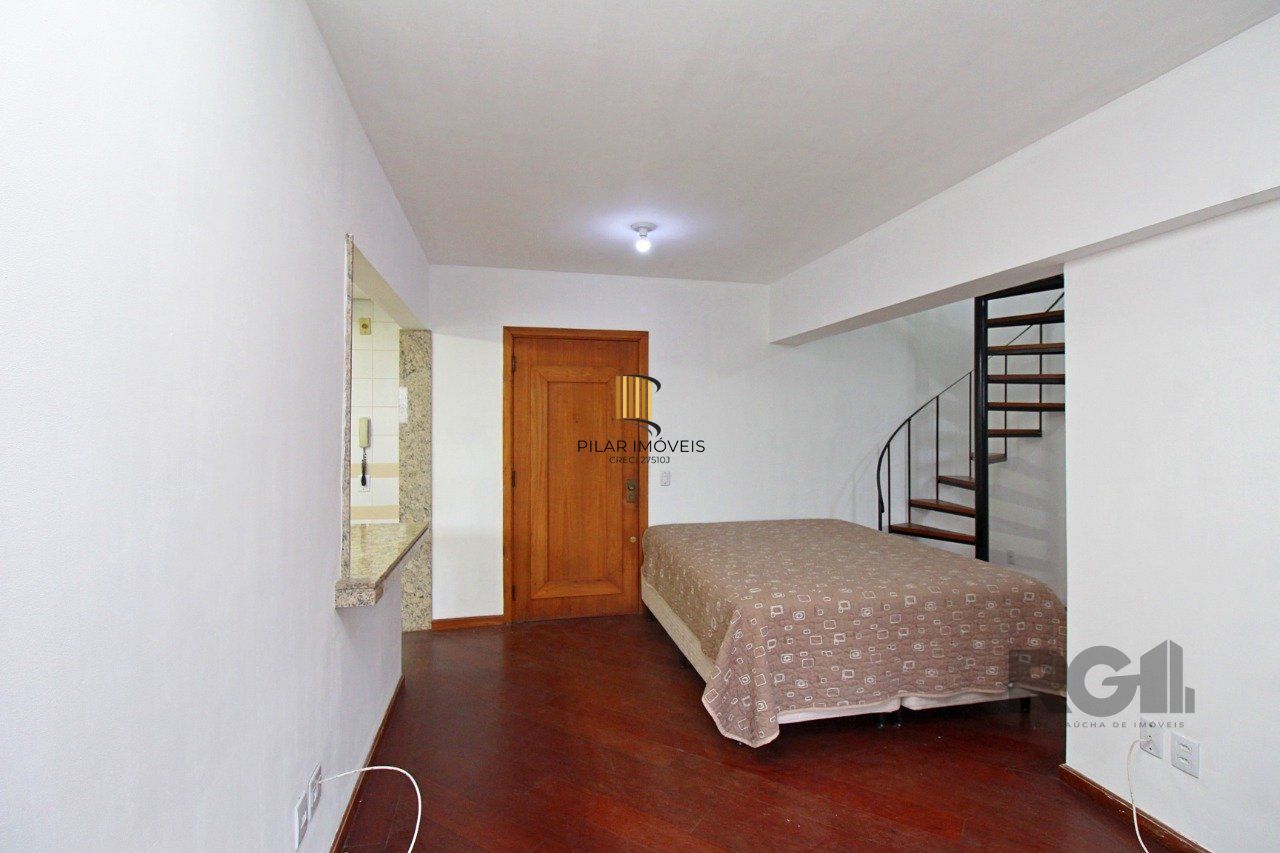 Cobertura de 1 dormitório com uma vaga de garagem no bairro Independência em Porto Alegre