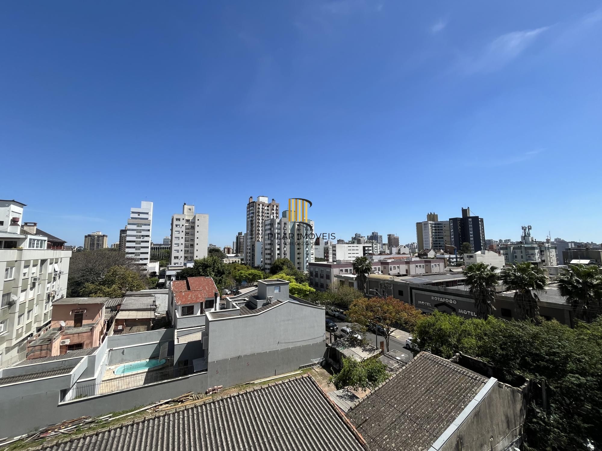 Apartamento de um quarto e uma vaga de garagem no bairro Menino Deus em POA/RS