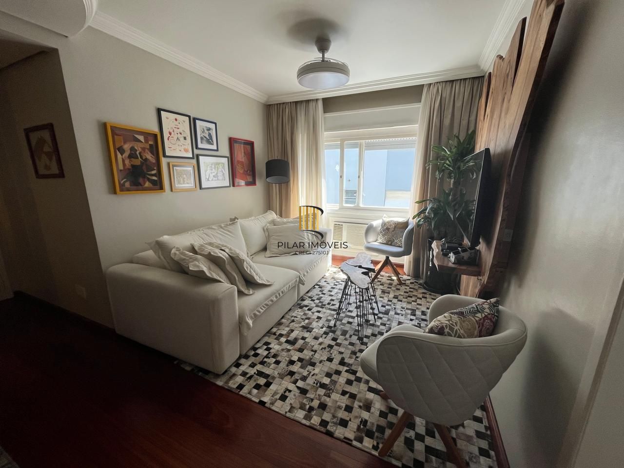 Apartamento de 2 quartos, 2 banheiros e 1 vaga de garagem no bairro Santana POA