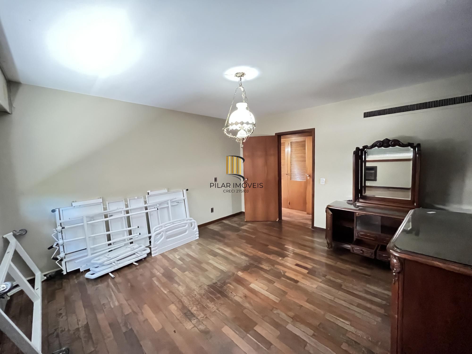 Apartamento de 3 quartos, suíte e 2 vagas de garagem no bairro Auxiliadora POA