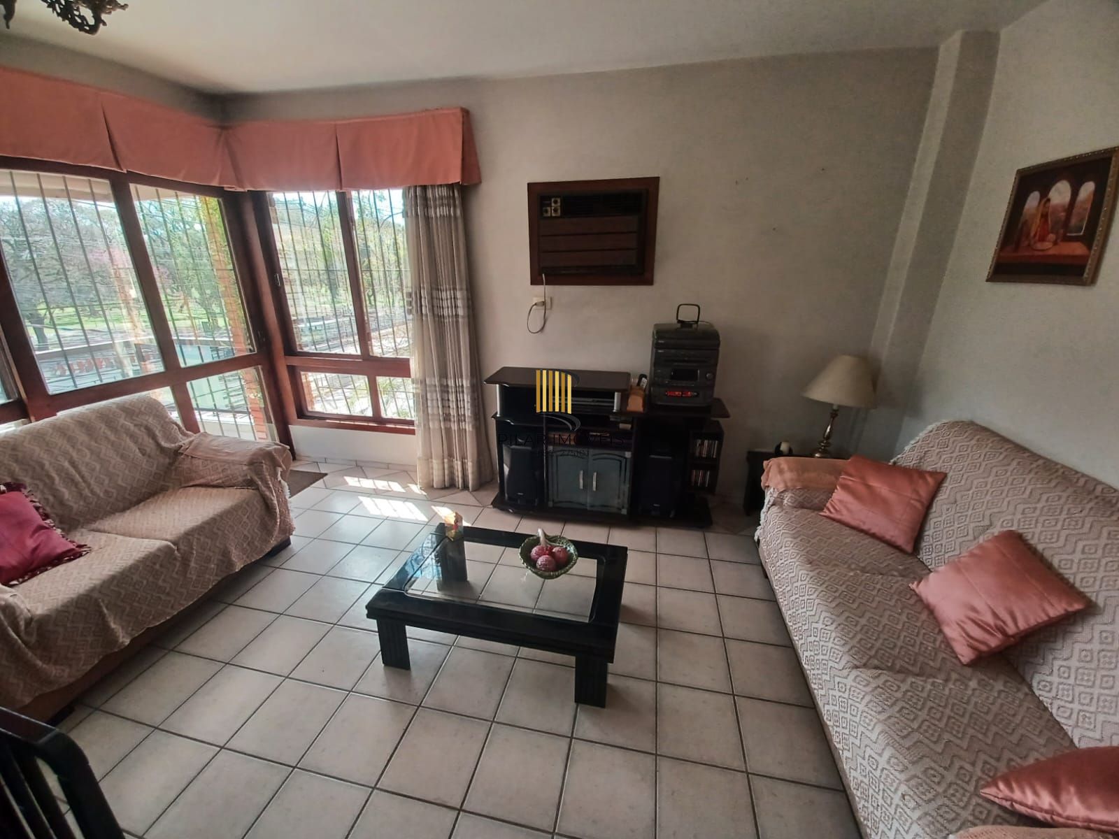 Apartamento de 2 dormitórios lavabo living amplo com sacada  de frente edificio com elevador