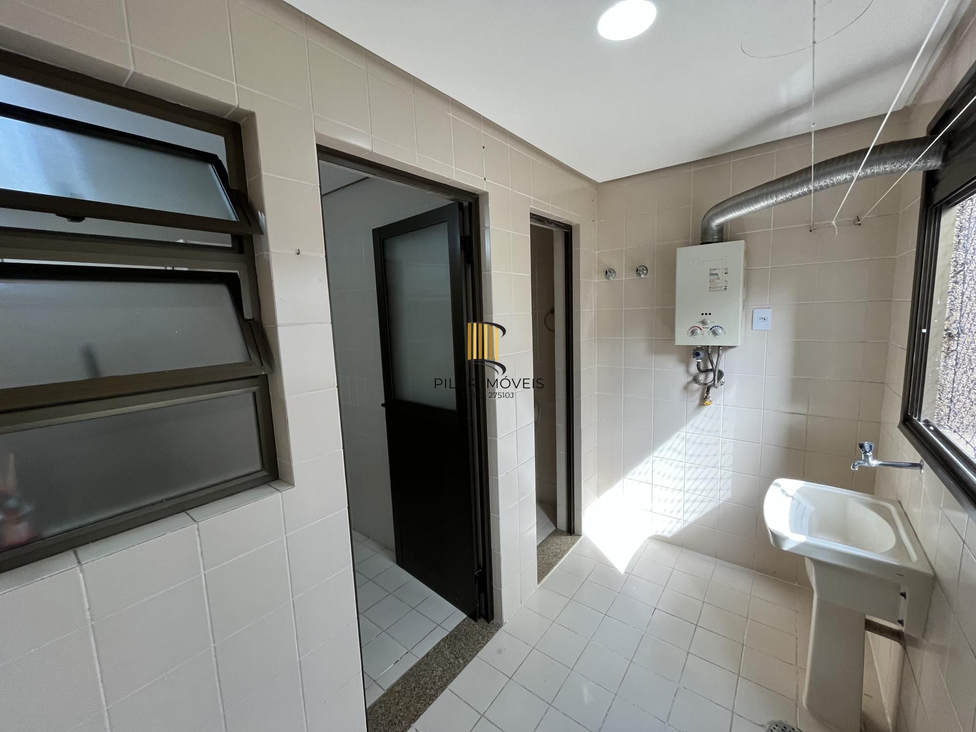 Apartamento de 3 quartos, suíte e 2 vagas de garagem no Bairro Menino Deus POA