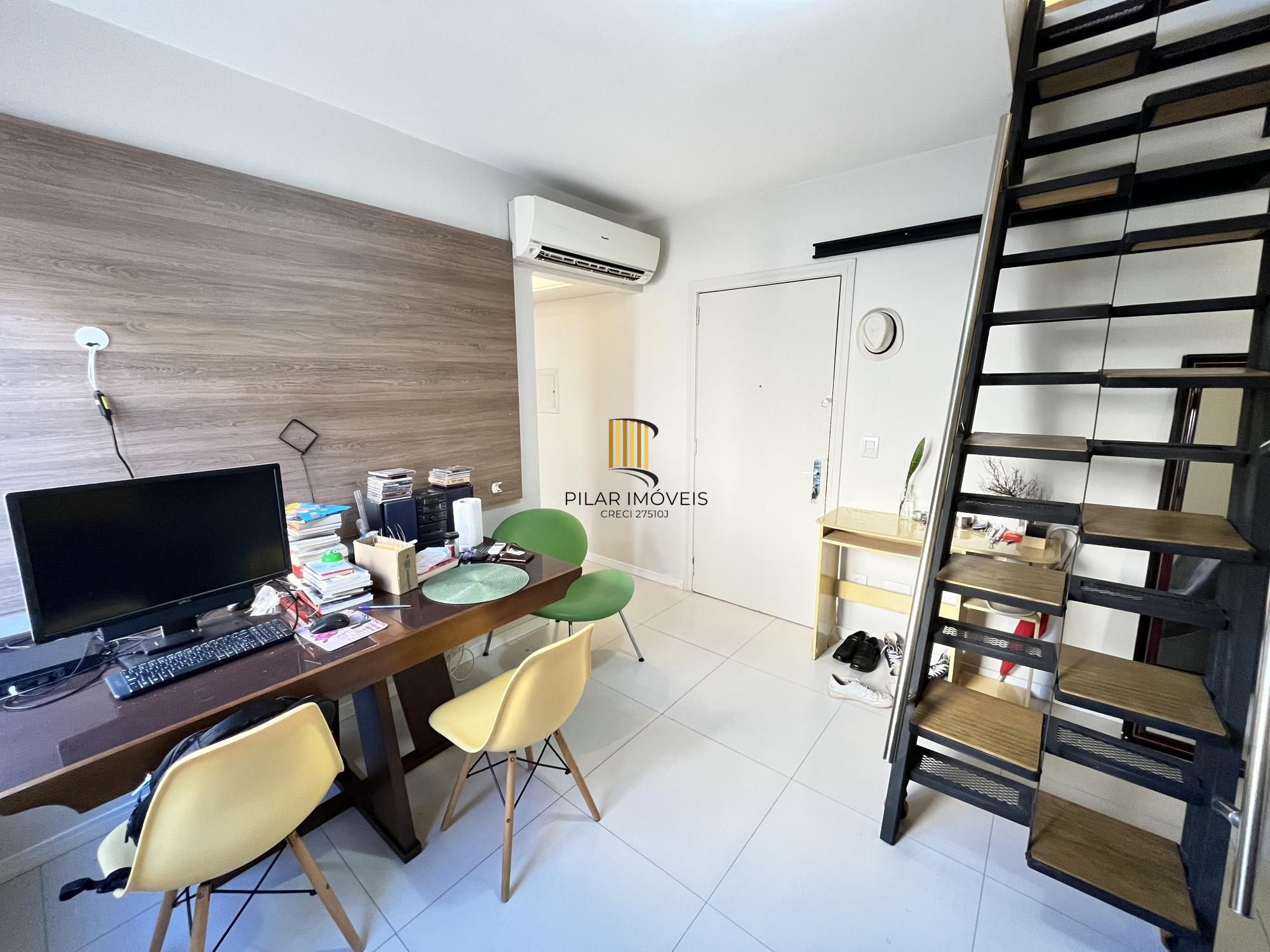 Apartamento de 2 quartos, suíte e 1 vaga de garagem no bairro Santana em POA/RS