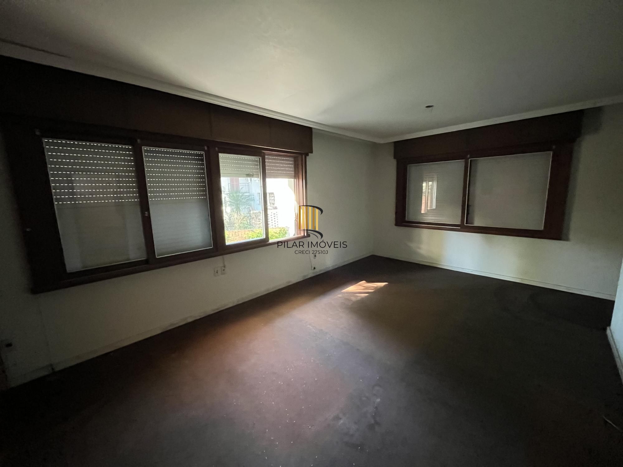Casa de 4 quartos, 2 suítes e 2 vagas de garagem no bairro Boa Vista em POA