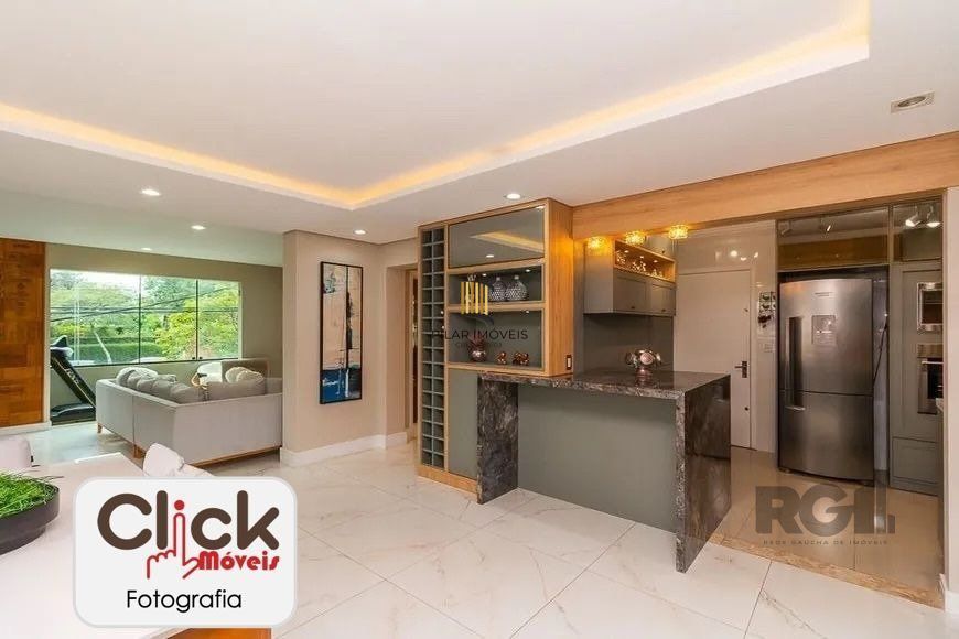 Apartamento 4 dormitórios, sendo 1 suíte, 193 m² de área privativa e 2 vaga(s) de garagem. Localizado na Rua/Av. Carlos Gomes, no bairro Auxiliadora em Porto Alegre.