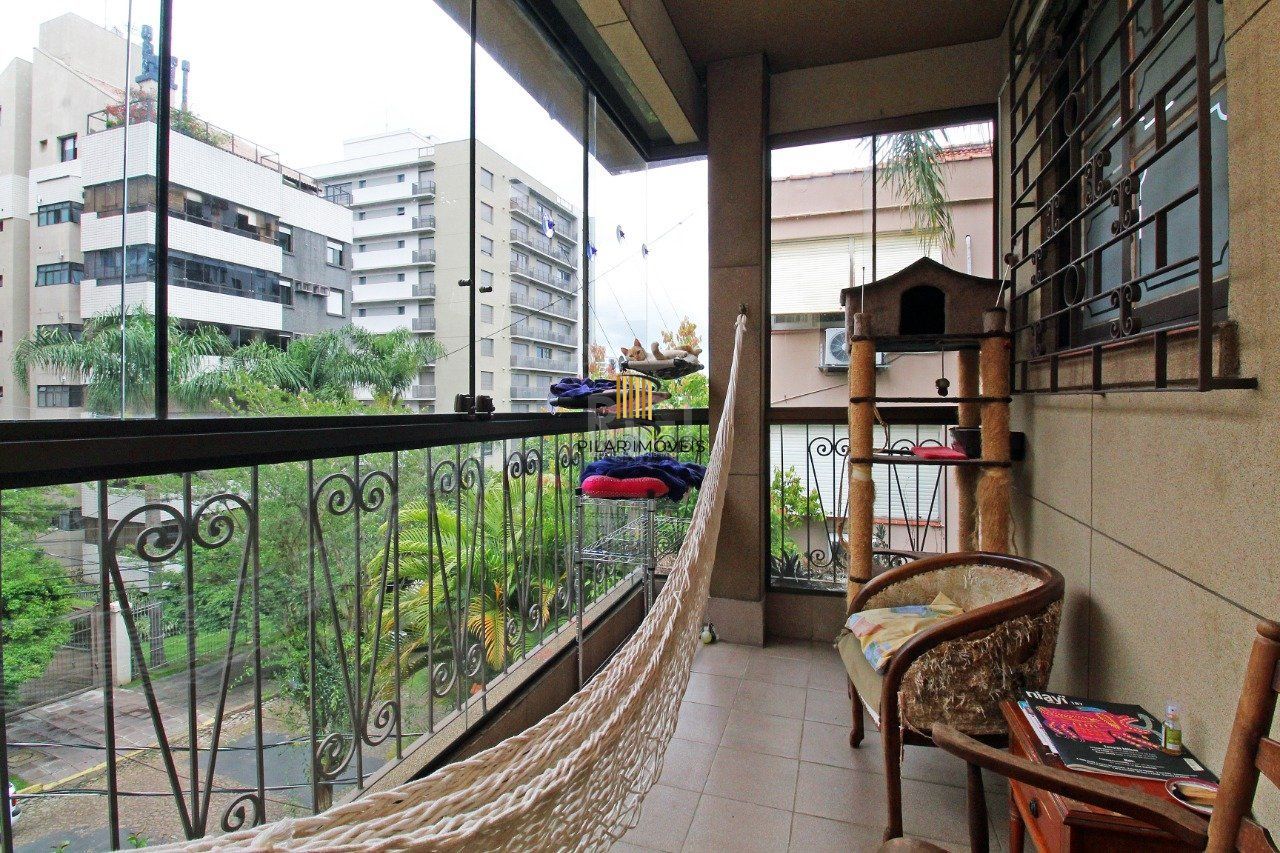 Casa para Venda - 464.5m², 3 dormitórios, sendo 1 suites, 3 vagas - Petrópolis