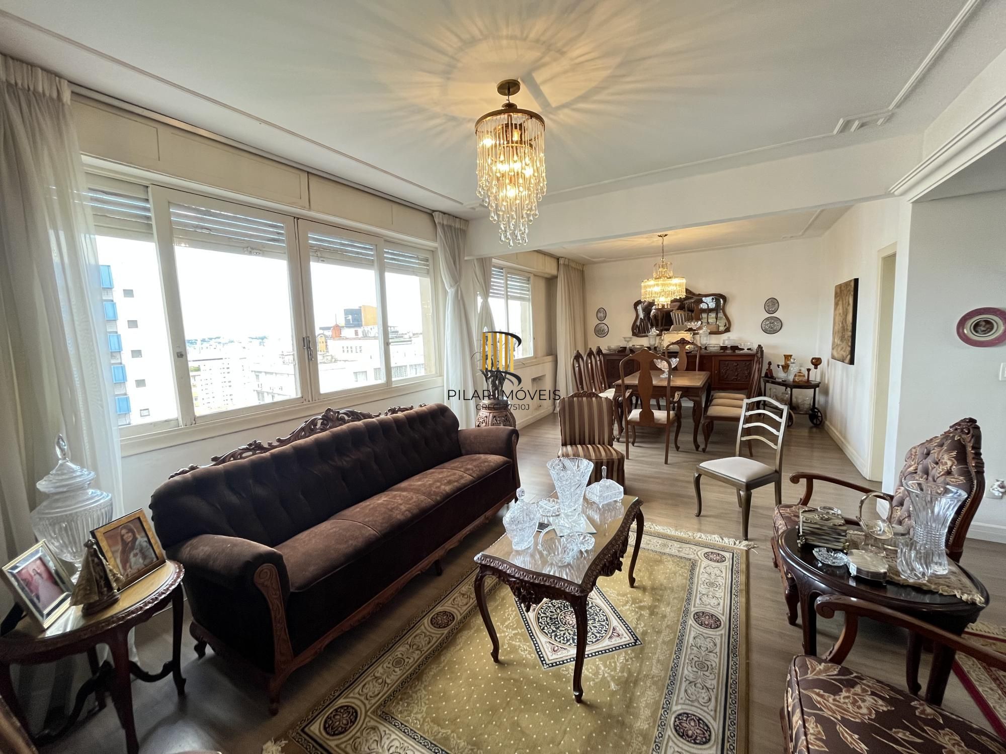 3 quartos, gabinete ou 4º quartos e 1 vaga de garagem junto ao Moinhos de Vento