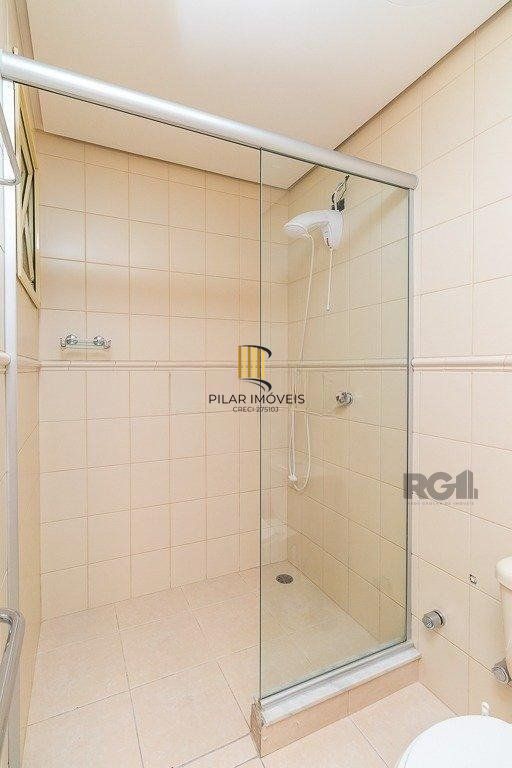   Apartamento de um quarto, suíte e uma vaga de garagem no bairro Menino Deus em Porto Alegre.