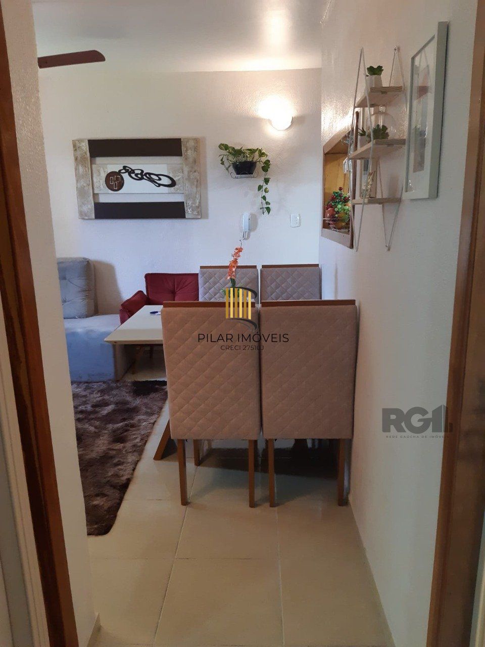   Apartamento térreo de dois dormitórios no bairro Santa Rosa de Lima em Porto Alegre.