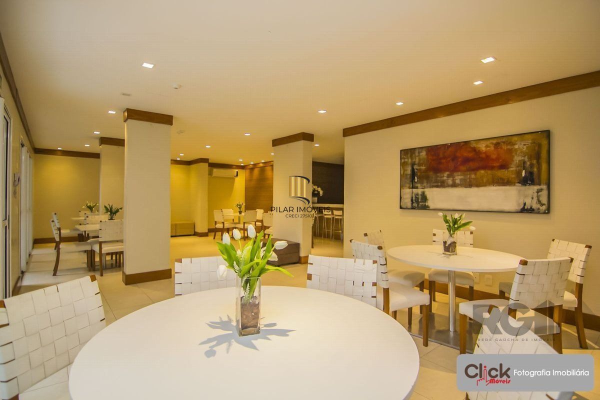 Apartamento 3 dormitórios, suíte, 2 vagas. Andar alto, vista para infraestrutura do condomínio. Semi-mobiliado. 